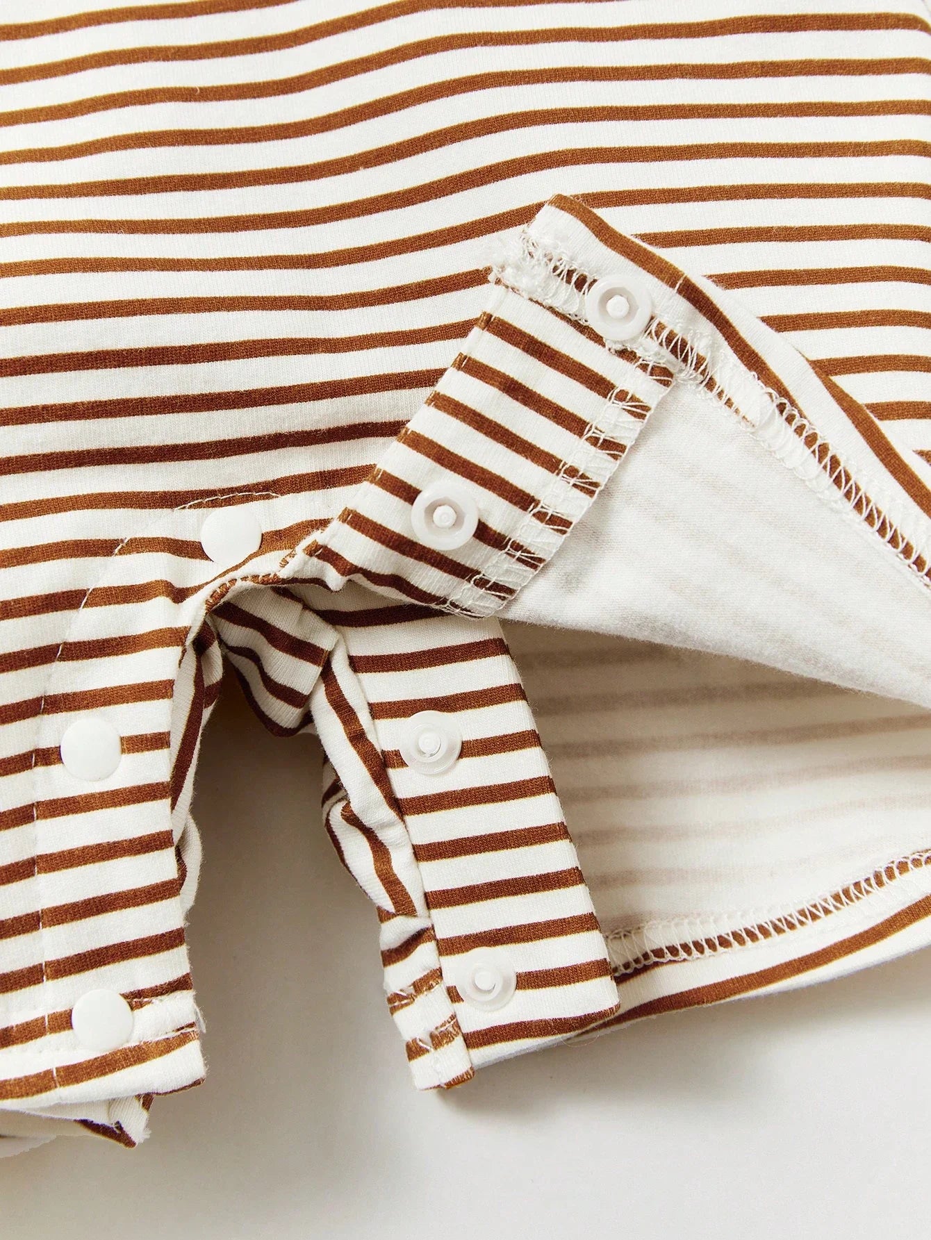 Macacão Listrado Com Bolso