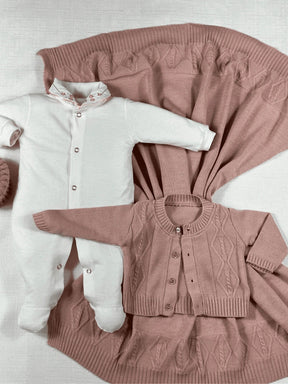 Saída Maternidade Manta e Macacão Fofura com gorro