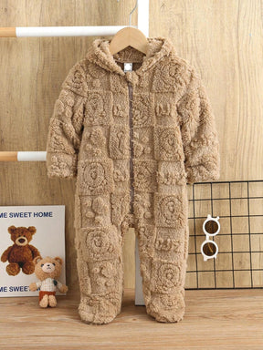 Macacão com Capuz peluciado com gravura