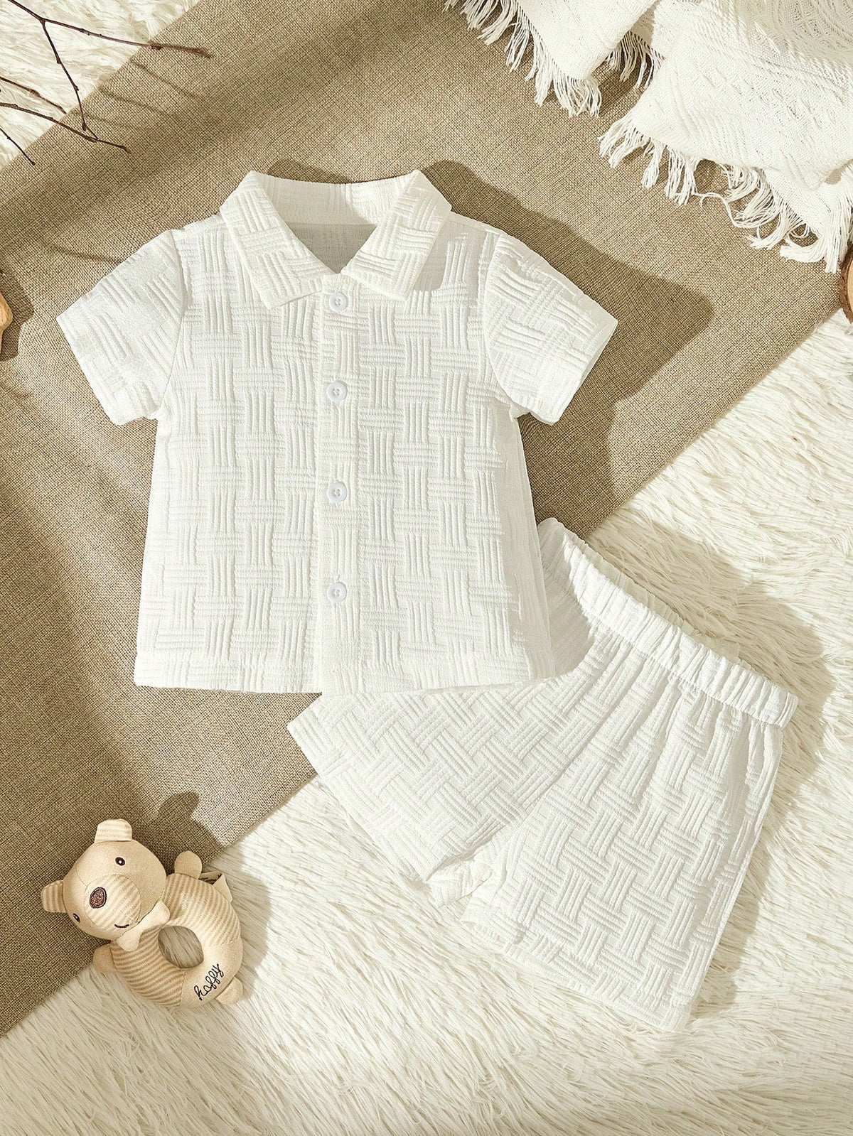 Conjunto de Camiseta e Shorts Malha Texturizada 2 Peças