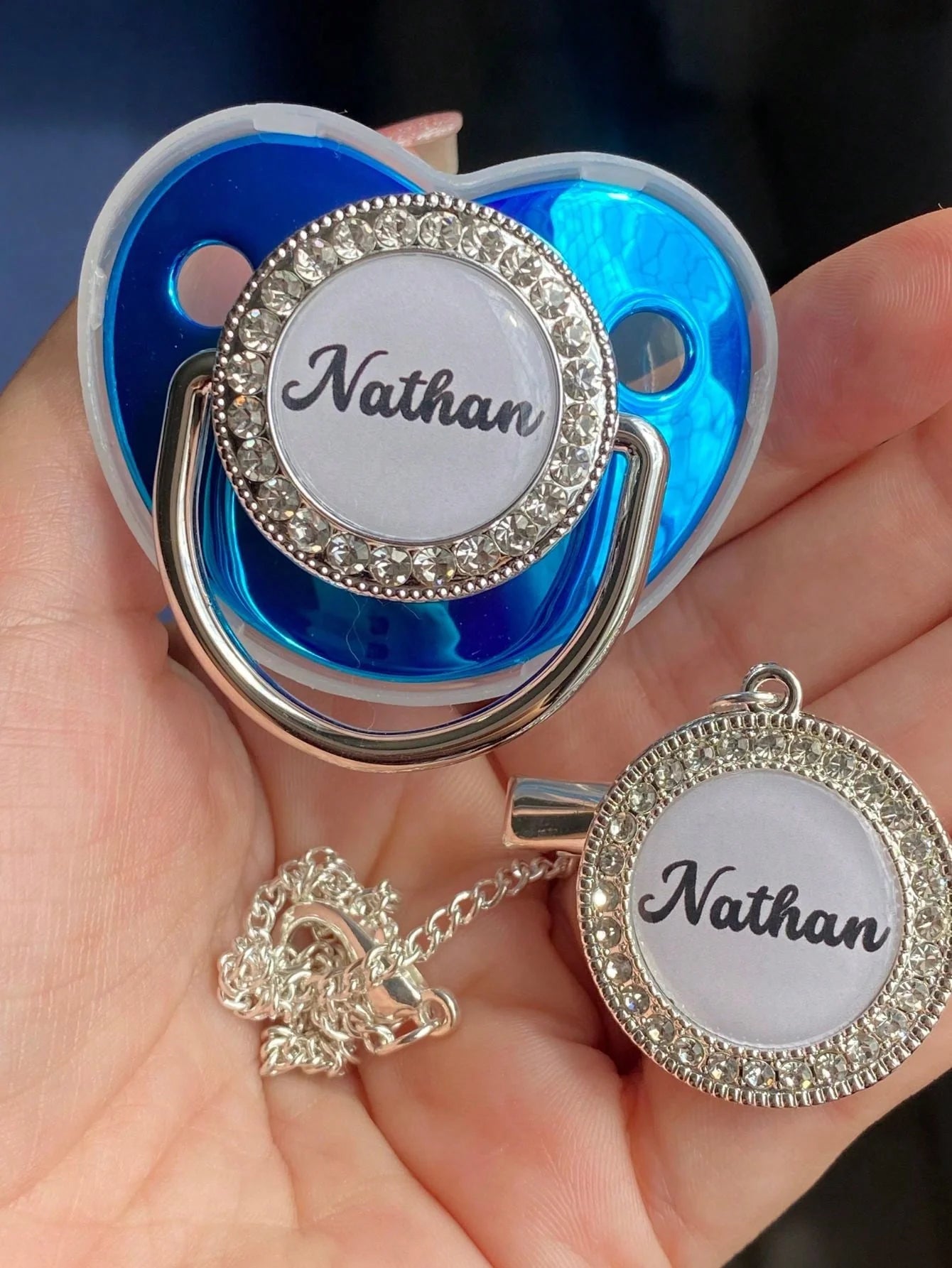 Kit chupeta + prendedor personalizado com nome para meninos