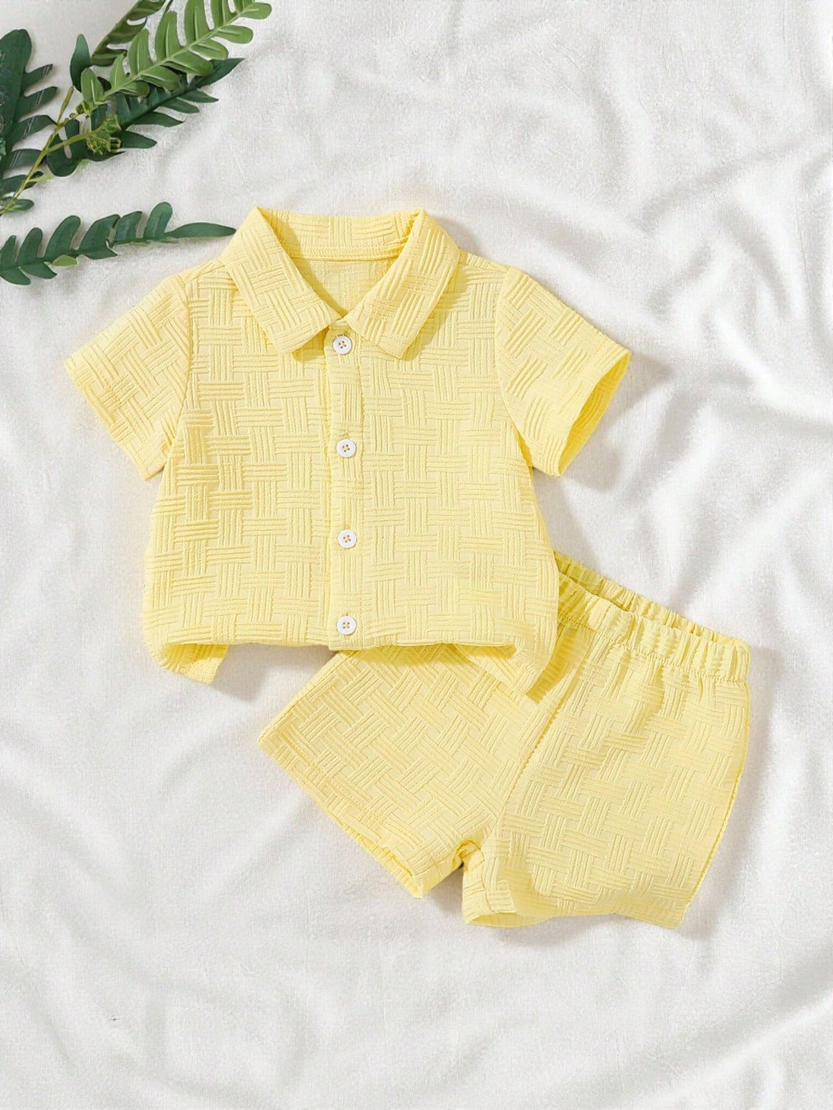 Conjunto de Camiseta e Shorts Malha Texturizada 2 Peças